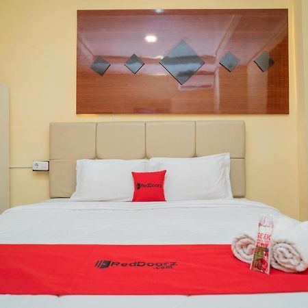 Reddoorz Plus Syariah Near Pasar Turi Σουραμπάγια Εξωτερικό φωτογραφία