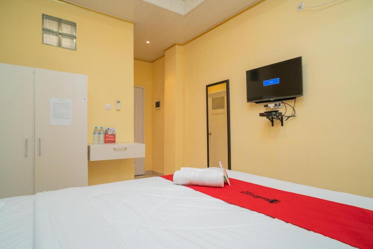 Reddoorz Plus Syariah Near Pasar Turi Σουραμπάγια Εξωτερικό φωτογραφία