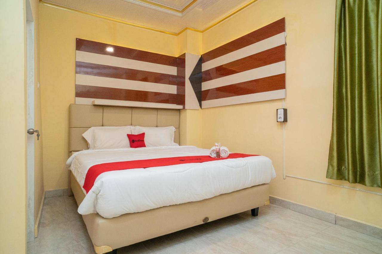 Reddoorz Plus Syariah Near Pasar Turi Σουραμπάγια Εξωτερικό φωτογραφία