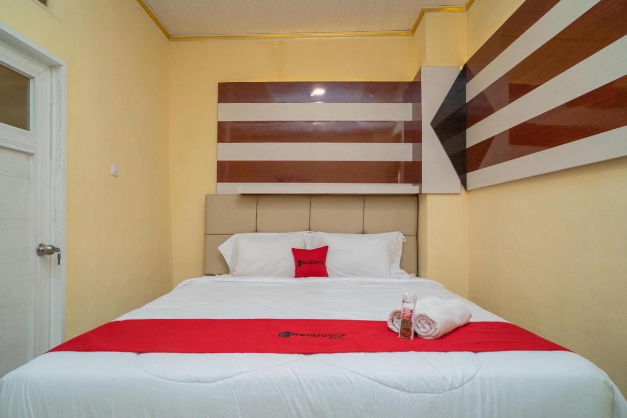 Reddoorz Plus Syariah Near Pasar Turi Σουραμπάγια Εξωτερικό φωτογραφία