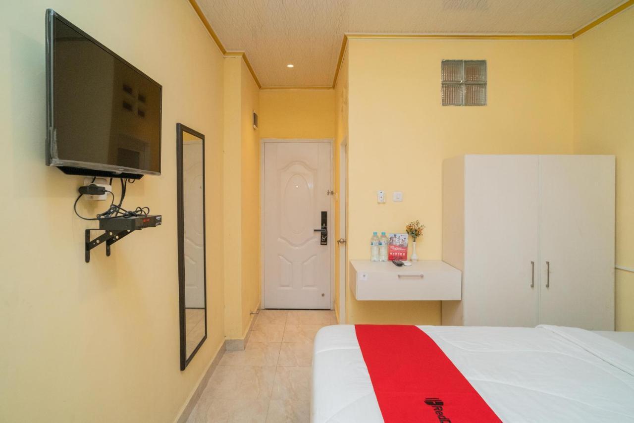 Reddoorz Plus Syariah Near Pasar Turi Σουραμπάγια Εξωτερικό φωτογραφία
