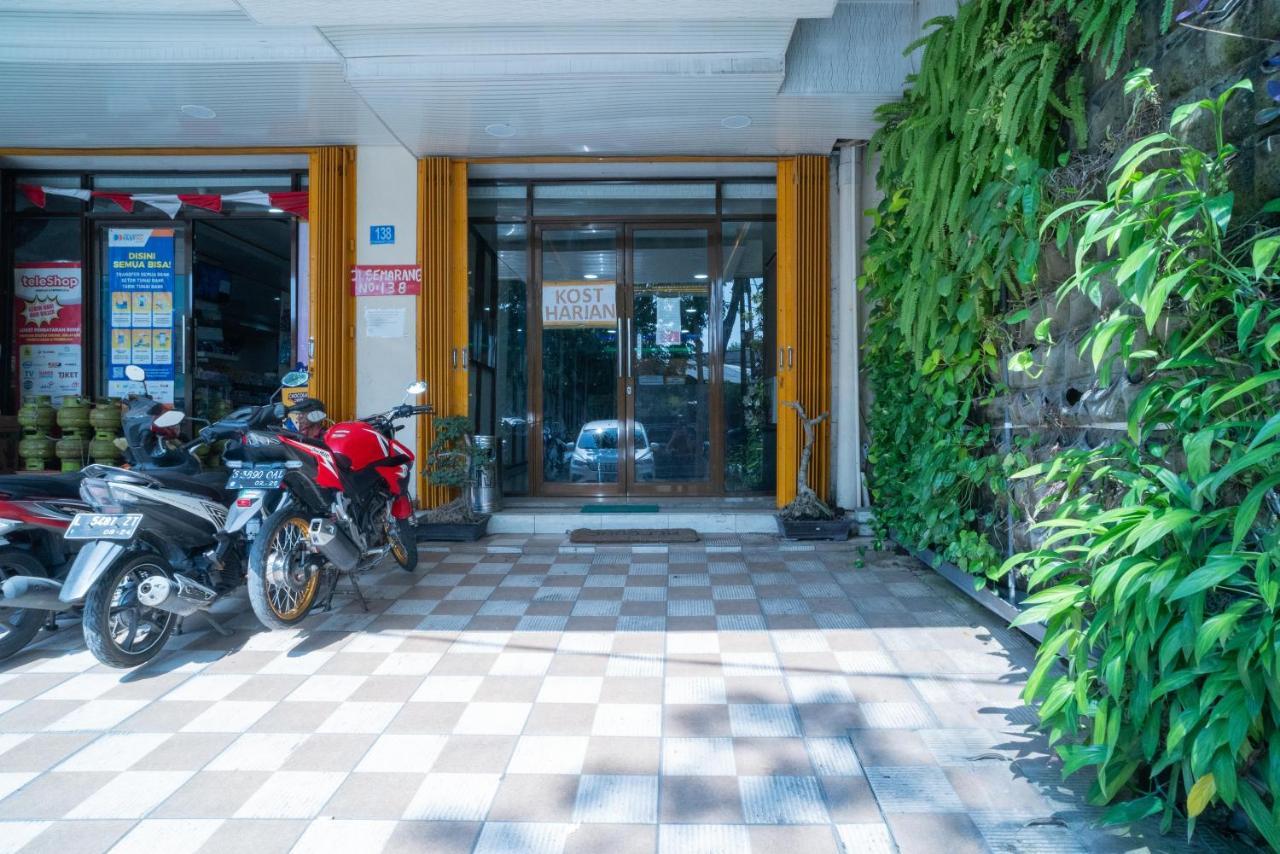 Reddoorz Plus Syariah Near Pasar Turi Σουραμπάγια Εξωτερικό φωτογραφία