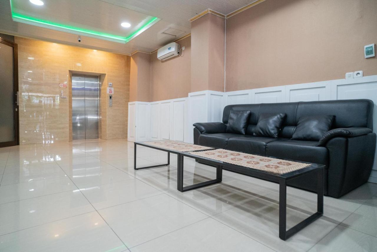 Reddoorz Plus Syariah Near Pasar Turi Σουραμπάγια Εξωτερικό φωτογραφία
