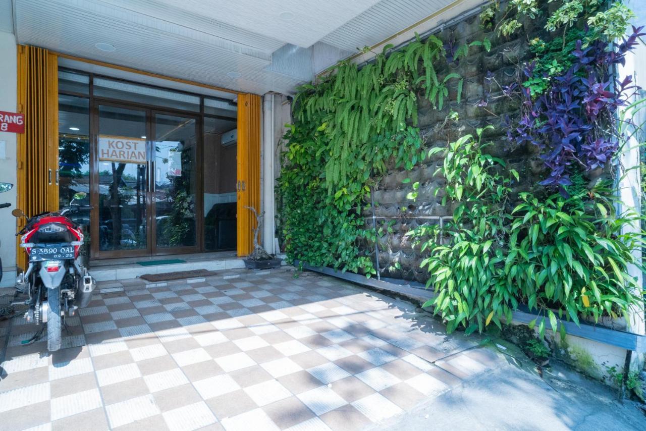 Reddoorz Plus Syariah Near Pasar Turi Σουραμπάγια Εξωτερικό φωτογραφία