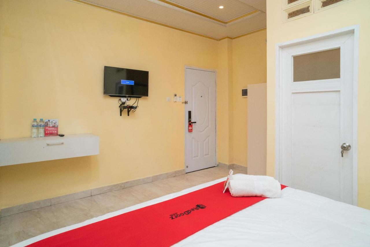 Reddoorz Plus Syariah Near Pasar Turi Σουραμπάγια Εξωτερικό φωτογραφία