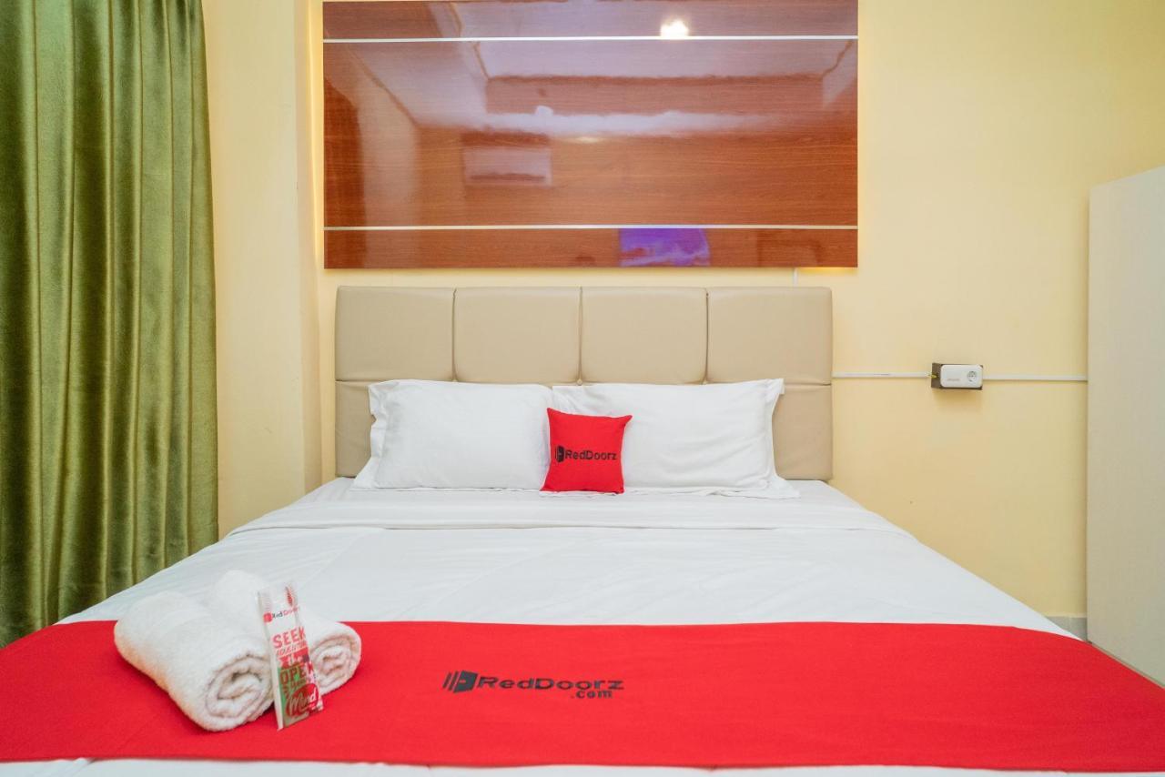 Reddoorz Plus Syariah Near Pasar Turi Σουραμπάγια Εξωτερικό φωτογραφία